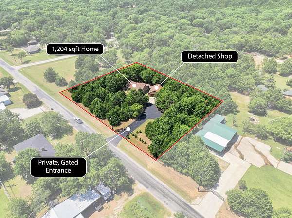 1.58 Acres of Land with Home for Sale in Gordonville, Texas