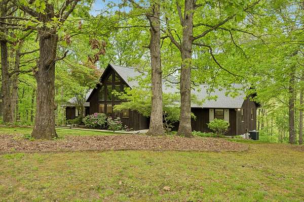 12.1 Acres of Recreational Land with Home for Sale in Nashville, Tennessee