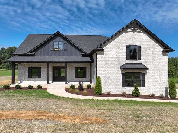 7 Acres of Land with Home for Sale in Westmoreland, Tennessee