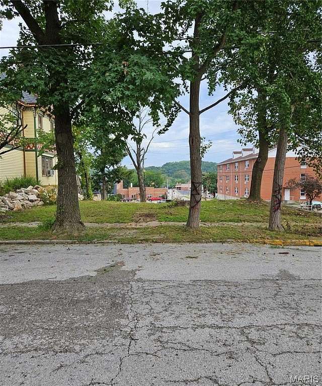 0.1 Acres of Mixed-Use Land for Sale in Hannibal, Missouri