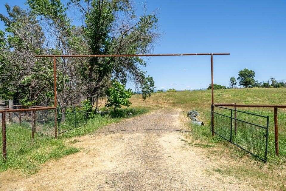 6 Acres of Land for Sale in Anderson, California