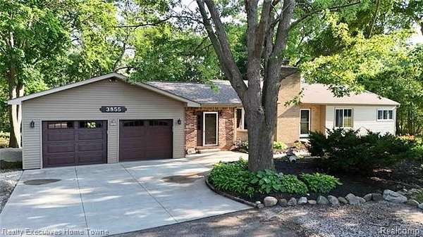 4.63 Acres of Land with Home for Sale in Fort Gratiot, Michigan