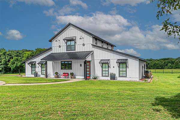20 Acres of Recreational Land with Home for Sale in Wills Point, Texas