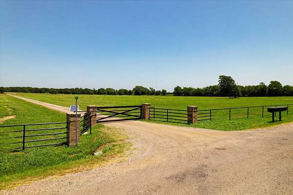11 Acres of Land for Sale in Collinsville, Texas