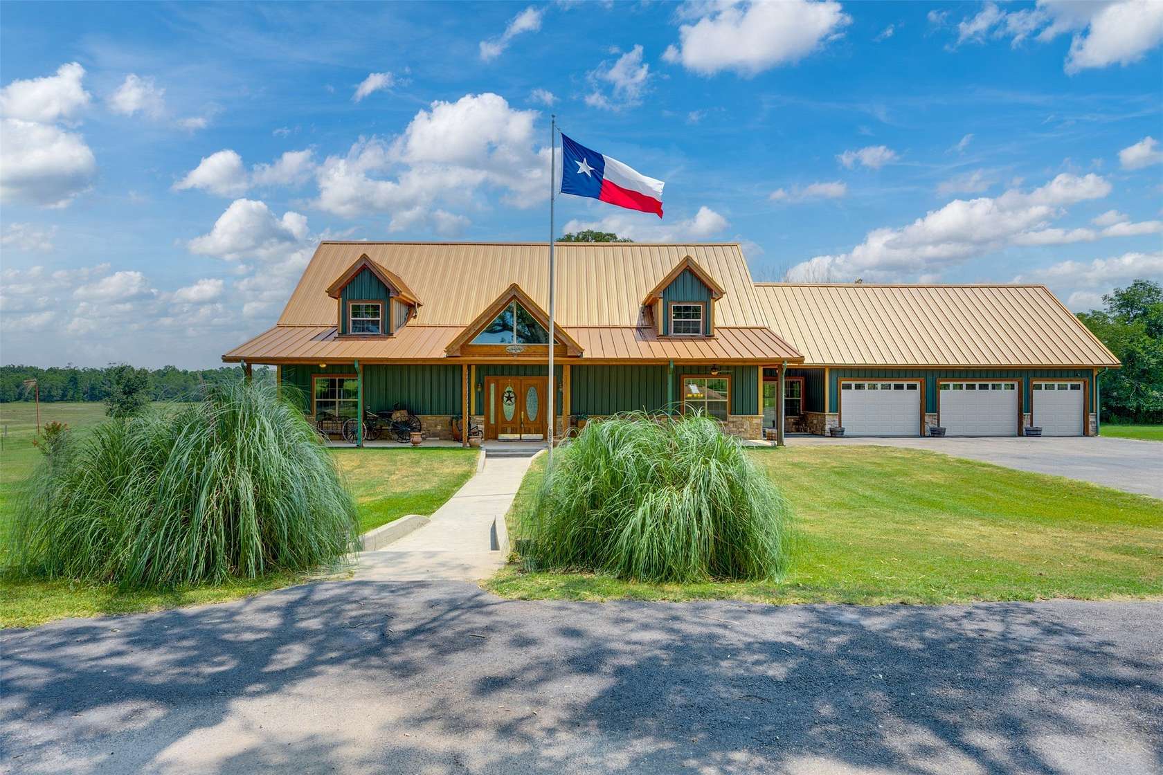 176 Acres of Land with Home for Sale in Clarksville, Texas