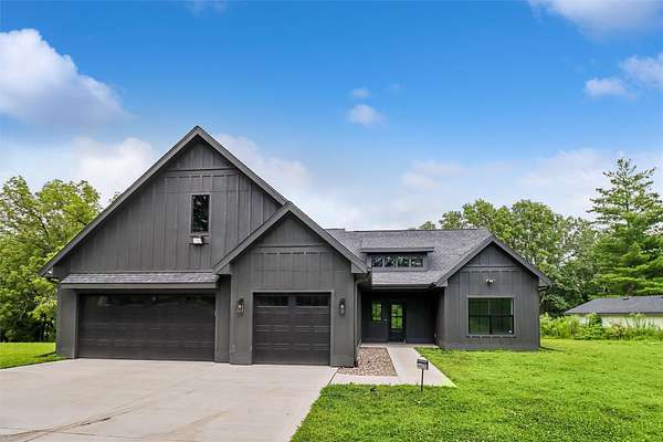 2.16 Acres of Land with Home for Sale in Des Moines, Iowa
