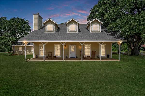 10 Acres of Land with Home for Sale in Valley View, Texas