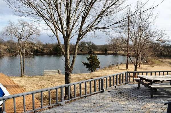 13.7 Acres of Recreational Land with Home for Lease in Red Oak, Texas