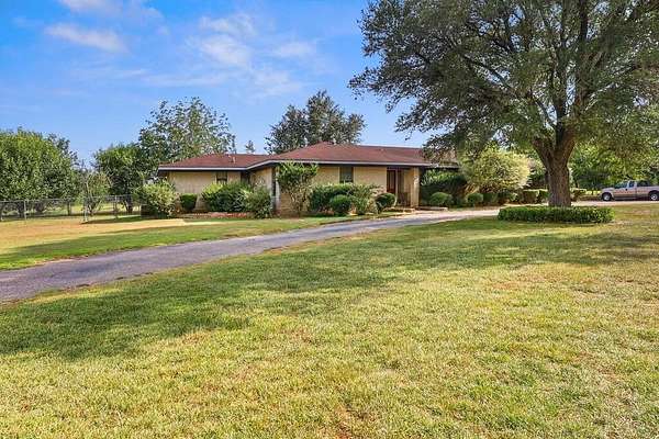 4.28 Acres of Land with Home for Sale in Lufkin, Texas