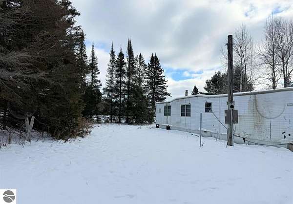 0.23 Acres of Land for Sale in Gladstone, Michigan