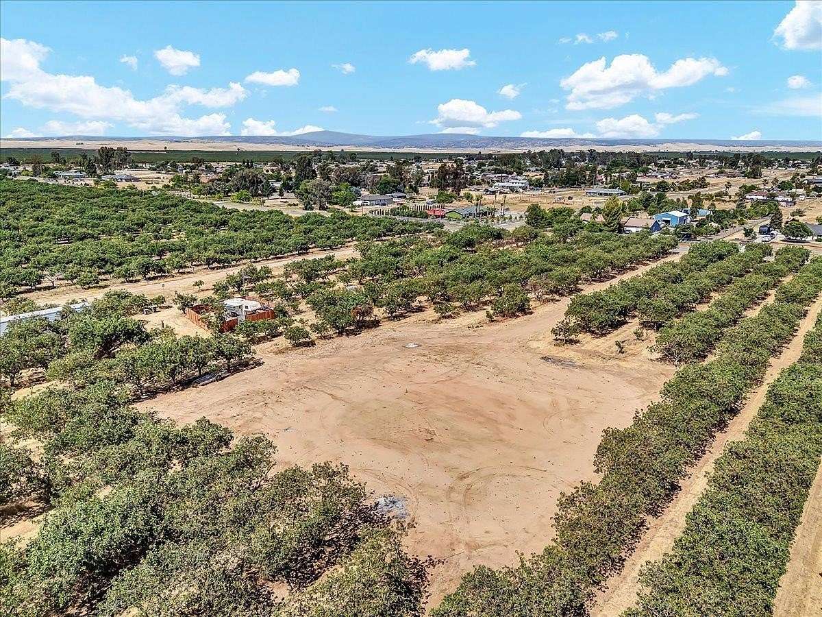 20 Acres of Land for Sale in Madera, California