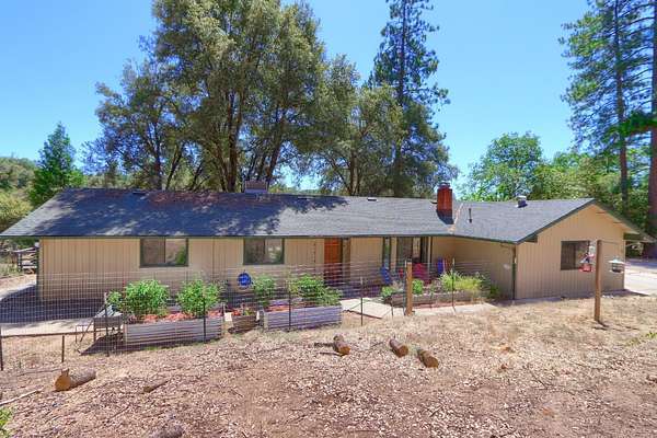 9.26 Acres of Land with Home for Sale in Mariposa, California