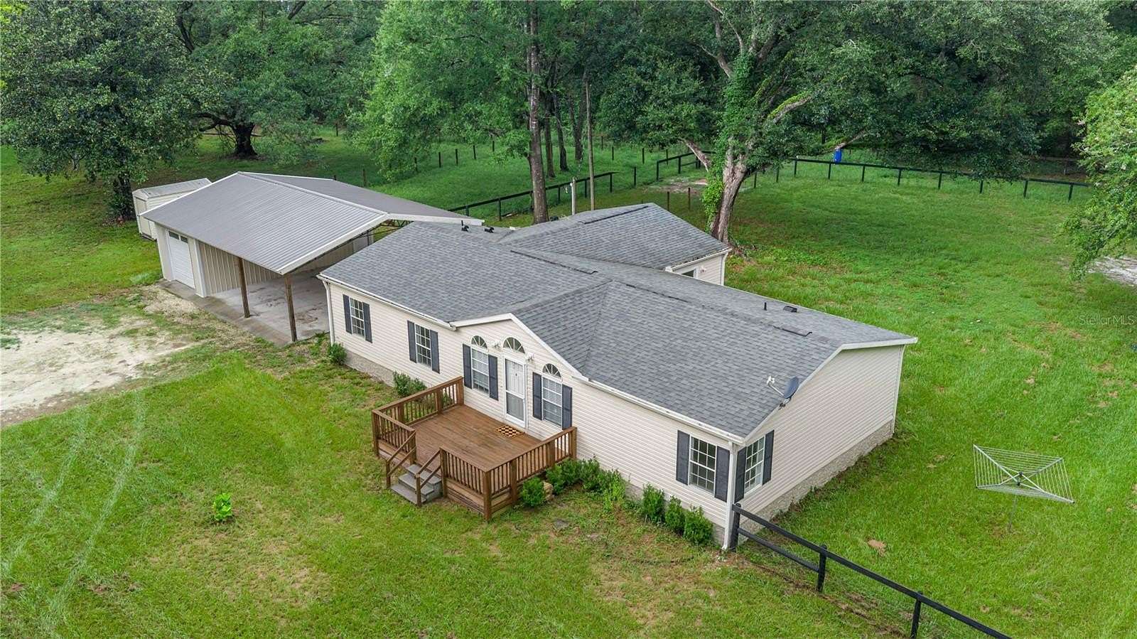 5 Acres of Land with Home for Sale in Morriston, Florida