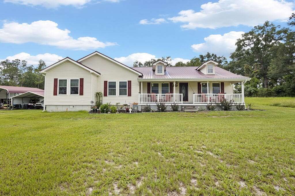 20 Acres of Agricultural Land with Home for Sale in Bell, Florida