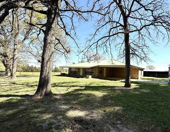 20 Acres of Land with Home for Sale in Jacksonville, Texas
