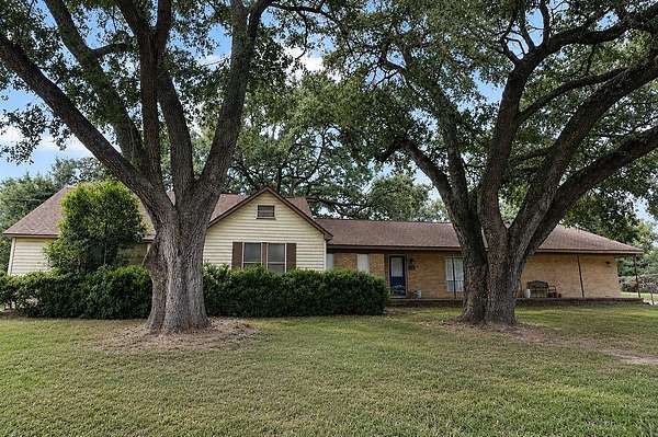 1.58 Acres of Land with Home for Sale in Sealy, Texas