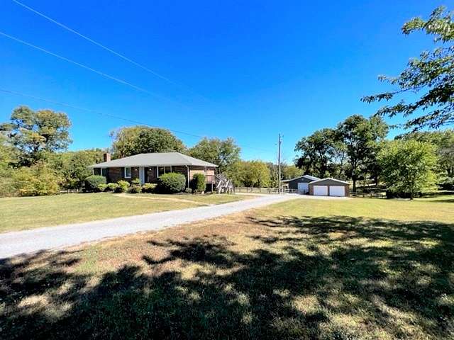 2.5 Acres of Land with Home for Sale in Lebanon, Tennessee