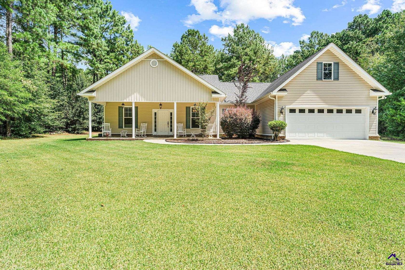 1.5 Acres of Land with Home for Sale in Cochran, Georgia