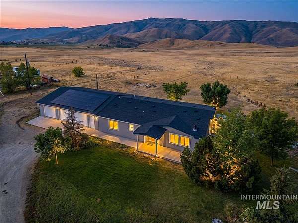 2.37 Acres of Land with Home for Sale in Horseshoe Bend, Idaho
