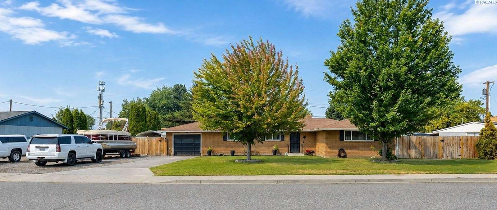 30 Acres of Land with Home for Sale in Kennewick, Washington