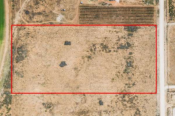 10.3 Acres of Land for Sale in Seminole, Texas