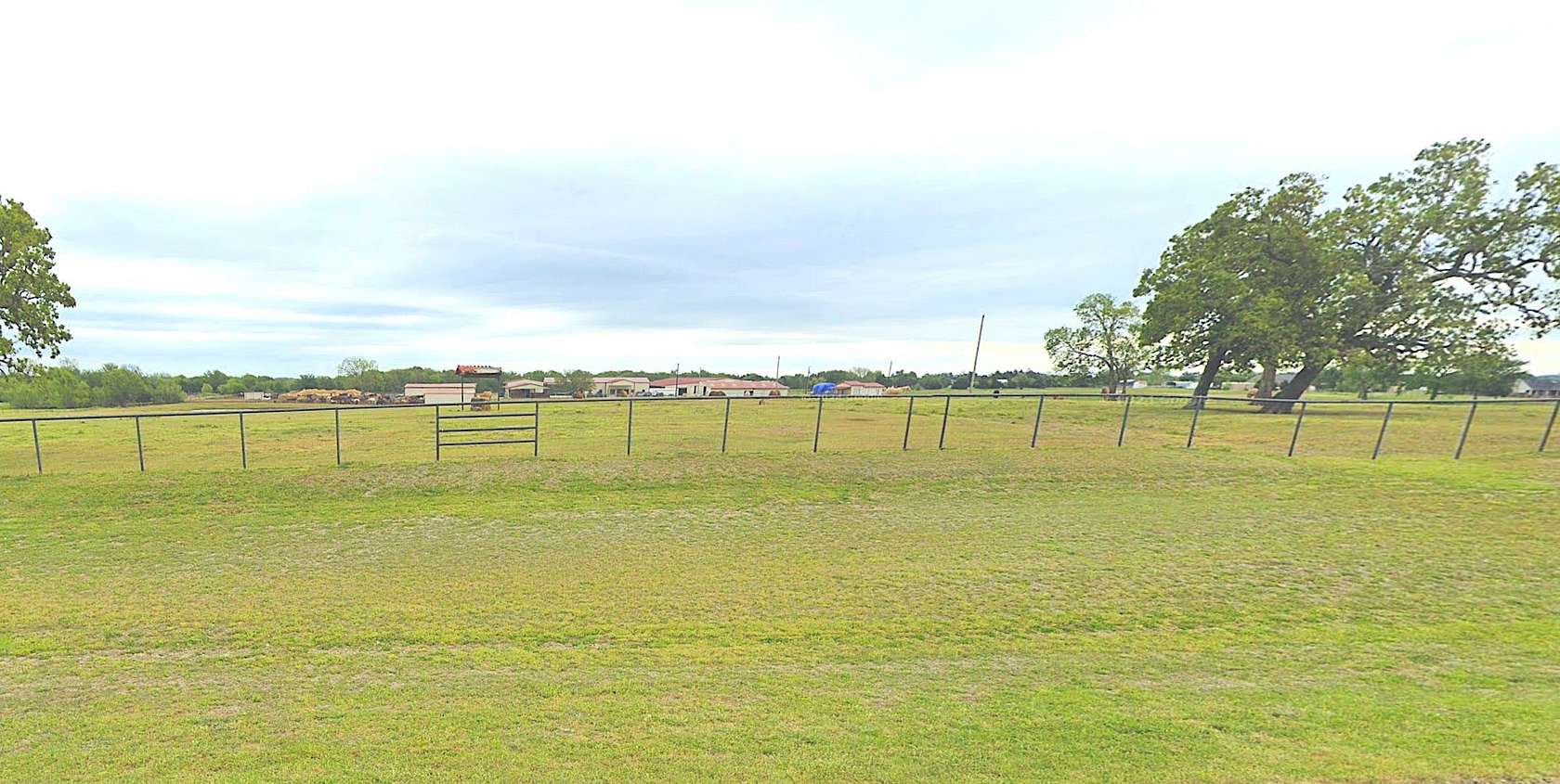 1.4 Acres of Mixed-Use Land for Lease in Whitesboro, Texas