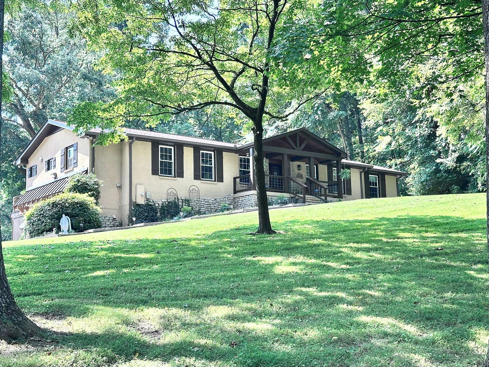 9.35 Acres of Land with Home for Sale in Franklin, Tennessee