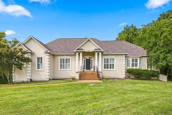 1.5 Acres of Land with Home for Sale in Columbia, Tennessee