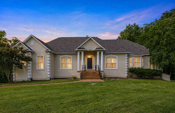 1.5 Acres of Land with Home for Sale in Columbia, Tennessee