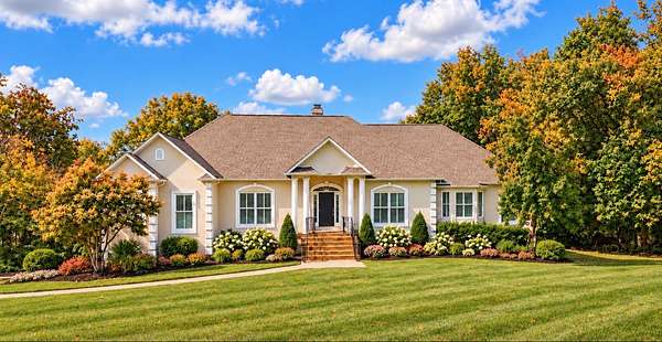 1.5 Acres of Land with Home for Sale in Columbia, Tennessee