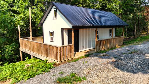 46.4 Acres of Recreational Land with Home for Sale in Bethpage, Tennessee