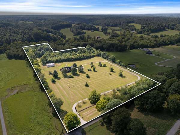 21.3 Acres of Agricultural Land with Home for Sale in Dickson, Tennessee