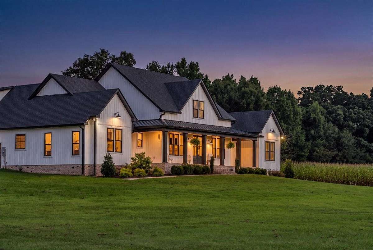 12 Acres of Land with Home for Sale in Hillsboro, Tennessee