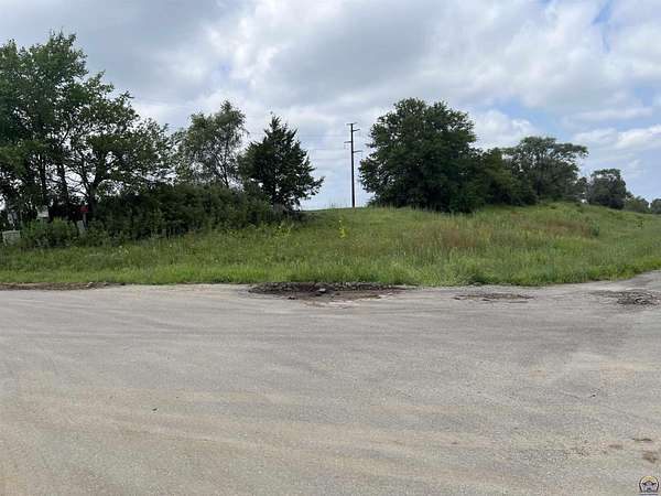 15.7 Acres of Land for Sale in Meriden, Kansas