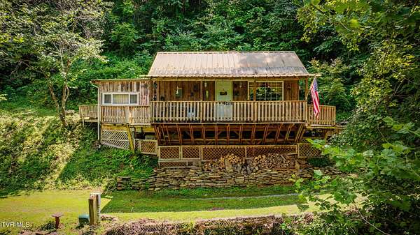 5 Acres of Land with Home for Sale in Duffield, Virginia