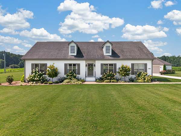 7 Acres of Land with Home for Sale in Fayetteville, Tennessee