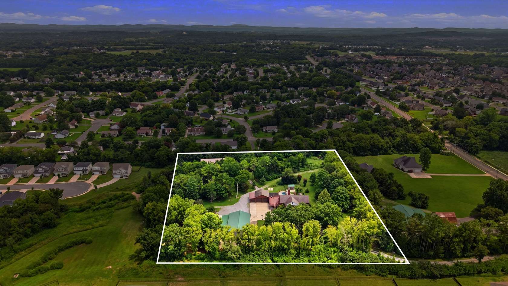 5.1 Acres of Land with Home for Sale in Murfreesboro, Tennessee