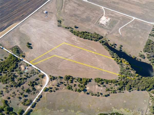 10 Acres of Land for Sale in Grandview, Texas