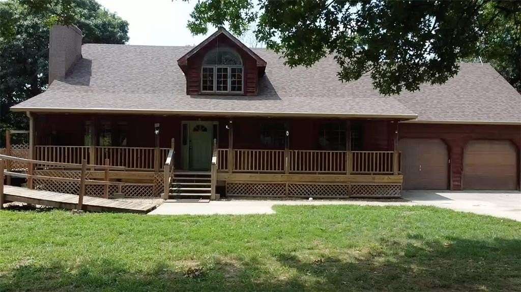 27.5 Acres of Recreational Land with Home for Sale in Oskaloosa, Kansas