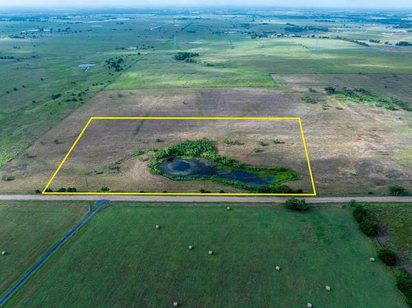 10 Acres of Recreational & Residential Land for Sale in Schulenburg, Texas