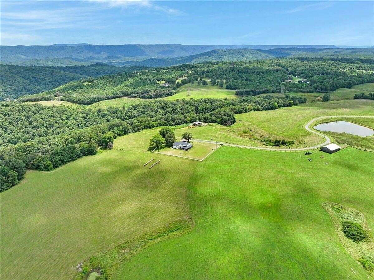 304 Acres of Land with Home for Sale in Trenton, Georgia