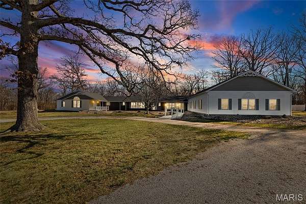 13.7 Acres of Land with Home for Sale in Nashville, Illinois
