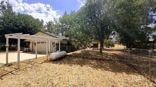 2.5 Acres of Land with Home for Sale in Lake Isabella, California