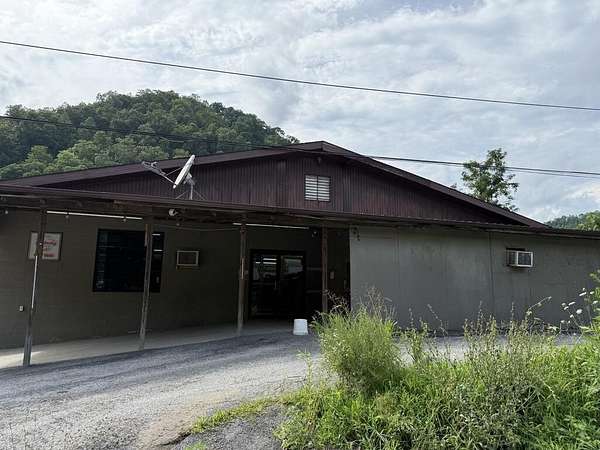 2 Acres of Improved Commercial Land for Sale in Freeburn, Kentucky