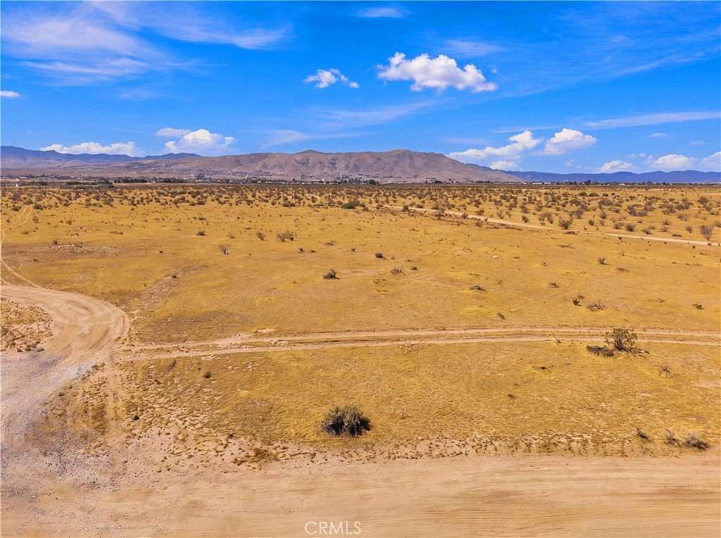 0.83 Acres of Mixed-Use Land for Sale in Apple Valley, California