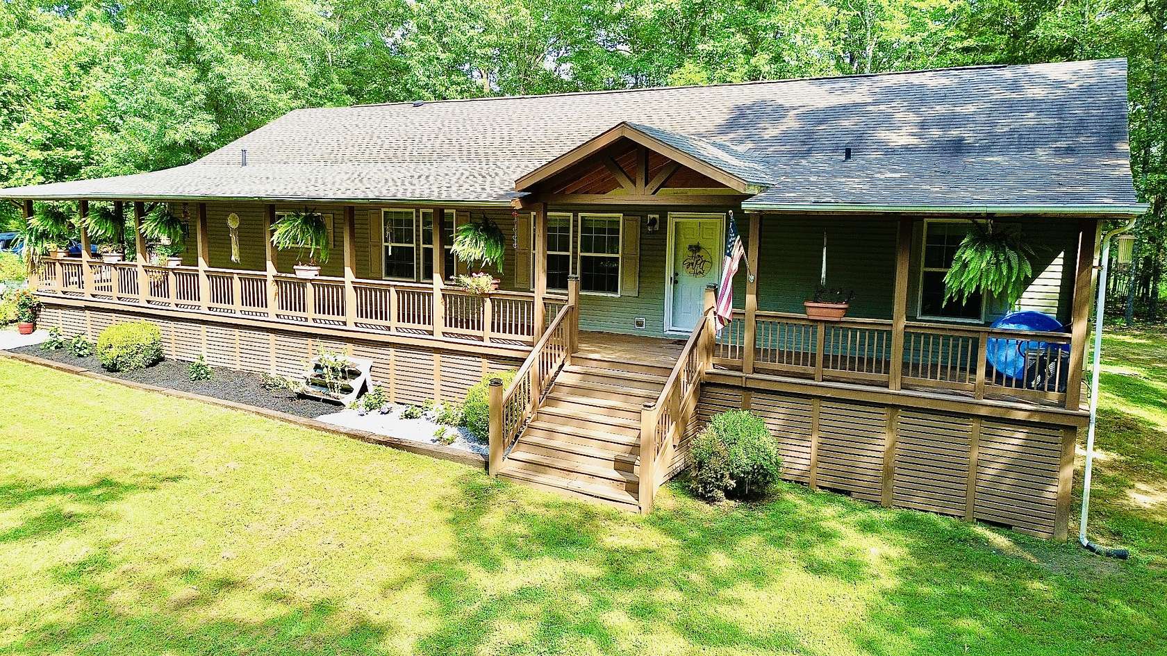 10.5 Acres of Land with Home for Sale in Big Sandy, Tennessee