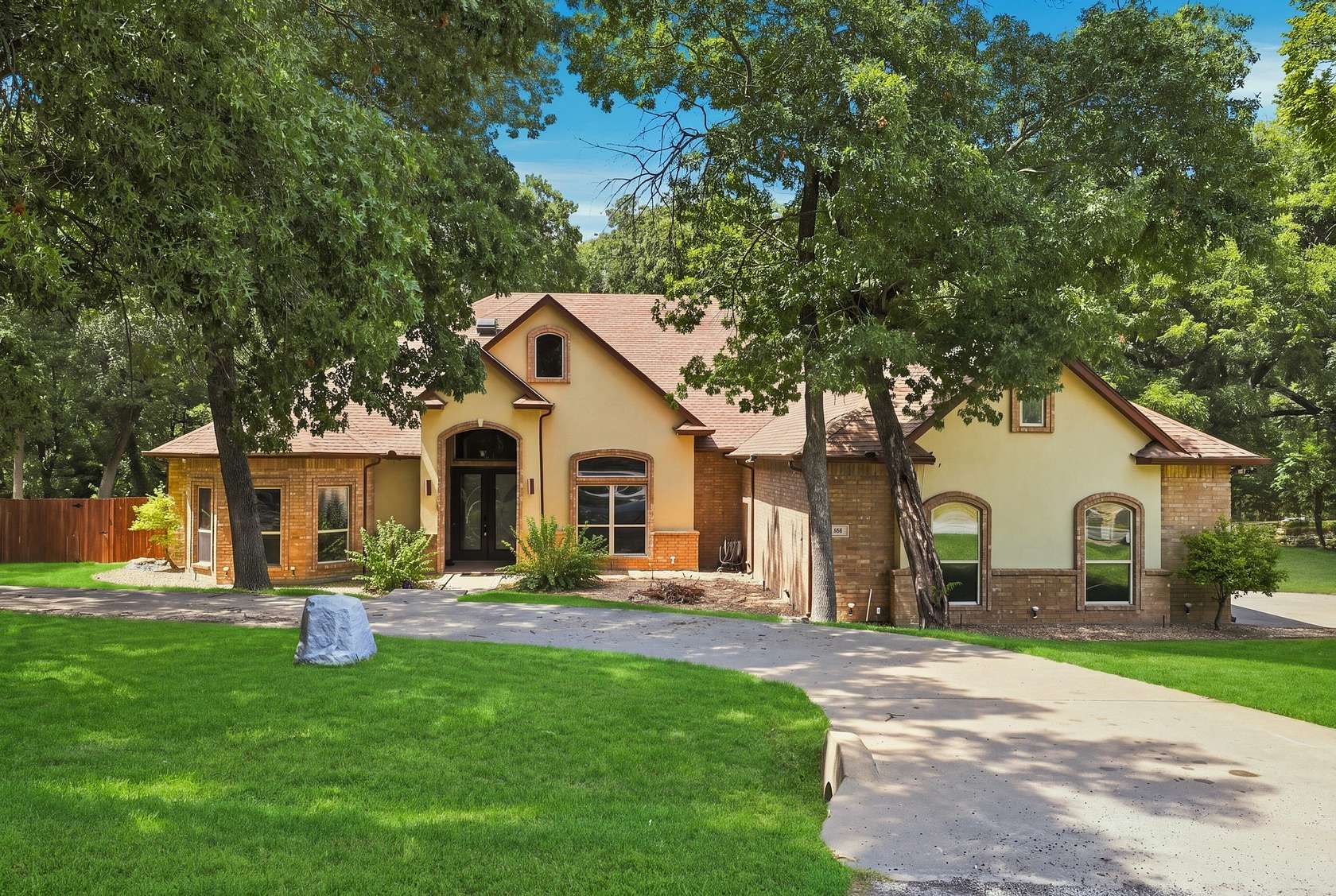 2 Acres of Land with Home for Lease in Waxahachie, Texas