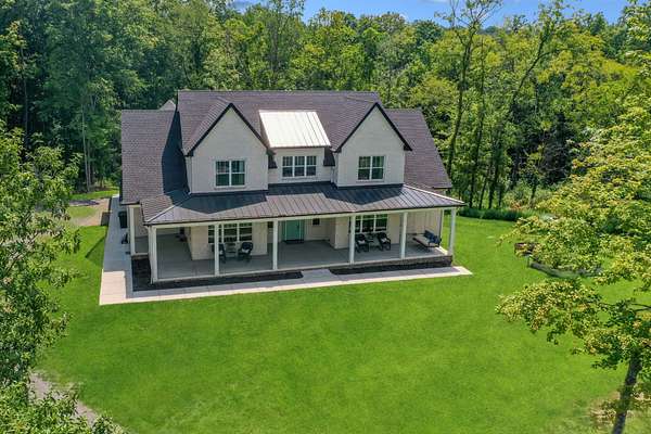18.5 Acres of Land with Home for Sale in White House, Tennessee