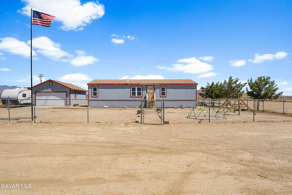 2.53 Acres of Land with Home for Sale in Rosamond, California