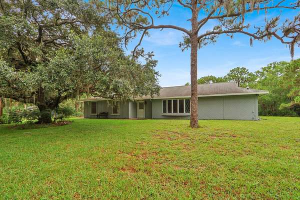 1.8 Acres of Land with Home for Sale in Palm Beach Gardens, Florida